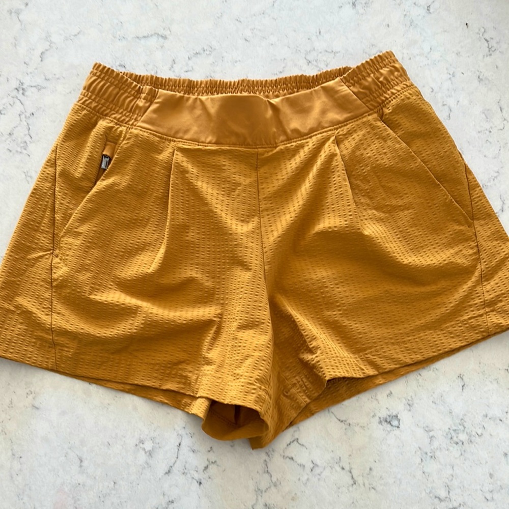 Athleta Textured Brooklyn Short